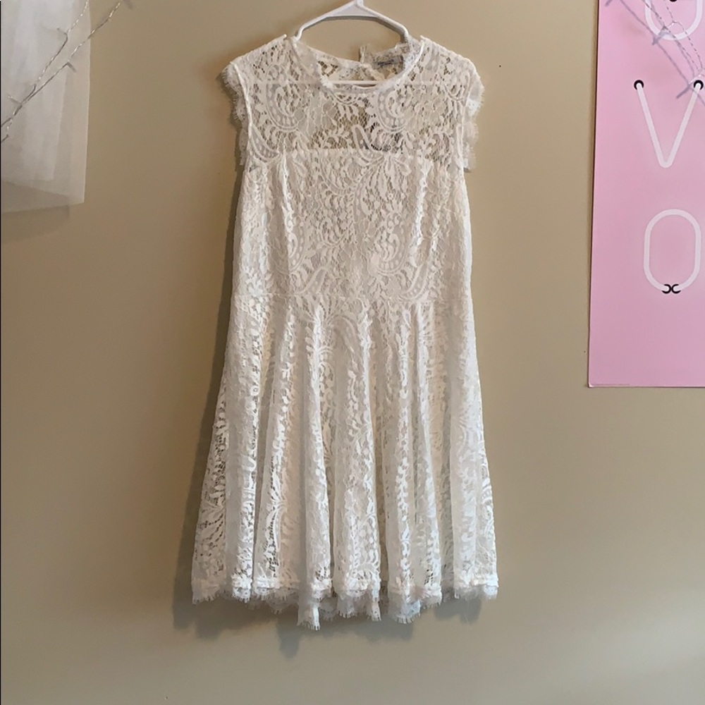 Short sleeve lace dress